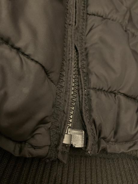 Čierna vetrovka s kapucňou, 128