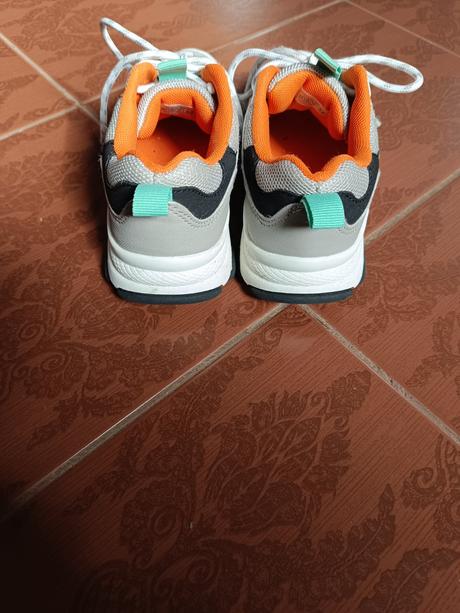 Tenisky 32, reserved,32