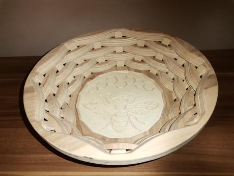 Košík s motívom včely,