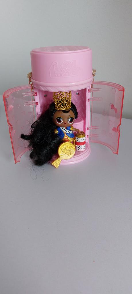 L.o.l. surprise, kráľovná, 