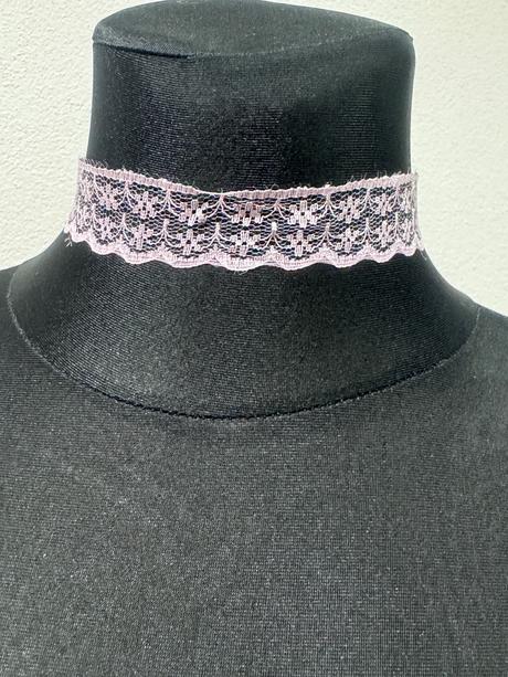 Náhrdelník choker,