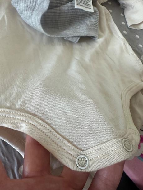 Darujem k nakupu merino ciapka a body, lindex,80