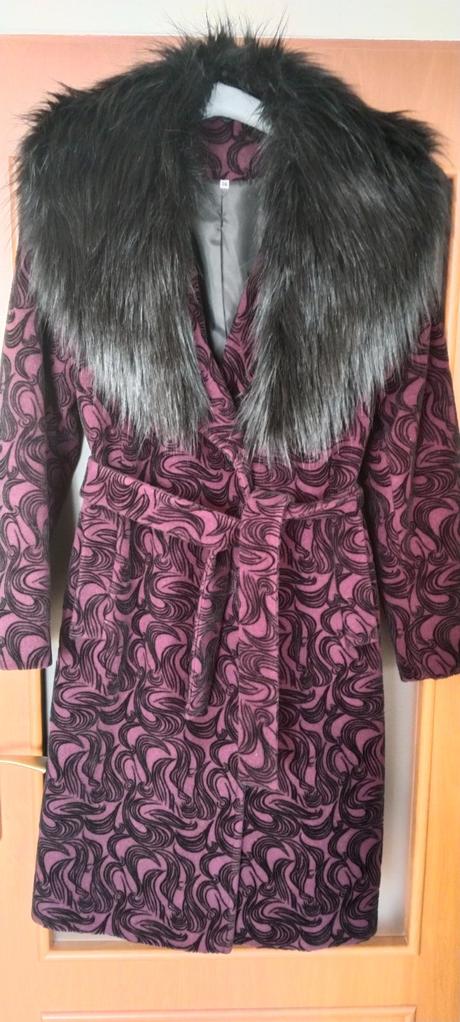 Elegantný vlnený kabát s vysokým percentom vlny, 38