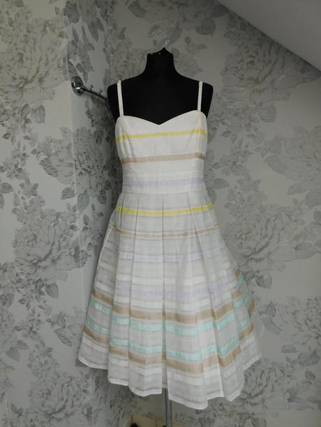 Luxusne velmi pekne šaty, 40