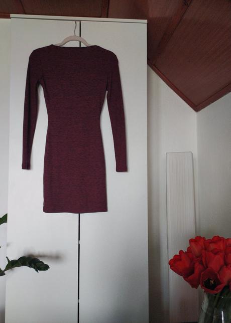 Obtiahnuté šaty, s