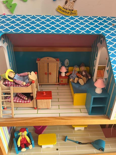 Drevenny domček s prislušenstvom, 