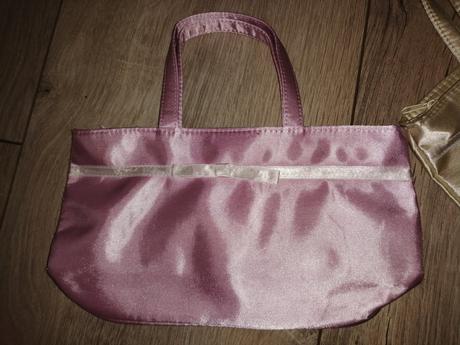 Saténová kabelka, 