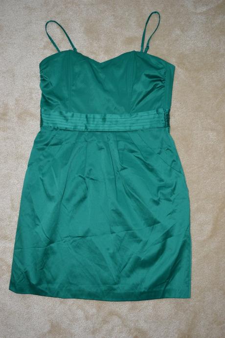 Smaragdovo zelene saty, m