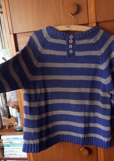 Pásikavý svetrík s gombíkmi na chrbte, papaya