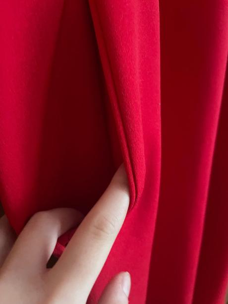 Červené šaty s vreckami, 44