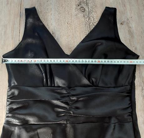 Čierne elegantné šaty, 36