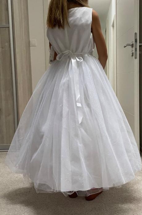 Šaty na 1. sväte prijimanie, 146