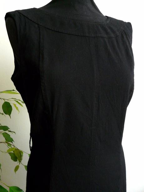 Čierne puzdrové šaty, 40