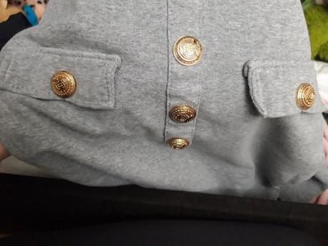 Elegantný svetrik, s