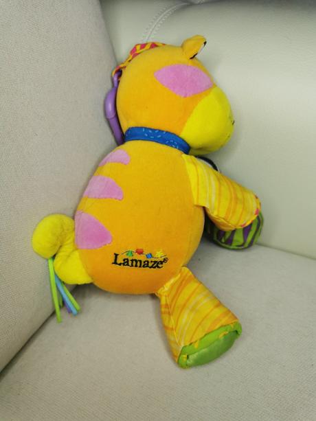 Lamaze závesná hračka macko, 