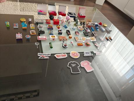 Mini brands,