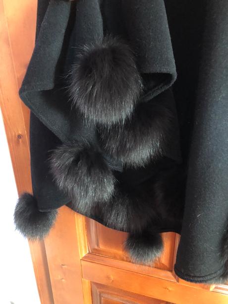 Pončo s pravou kozusinou, 