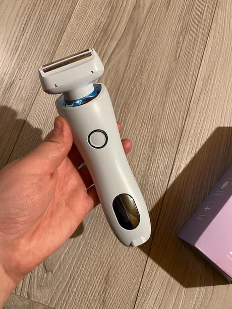 Nový elektrický dámsky holiaci strojček, 