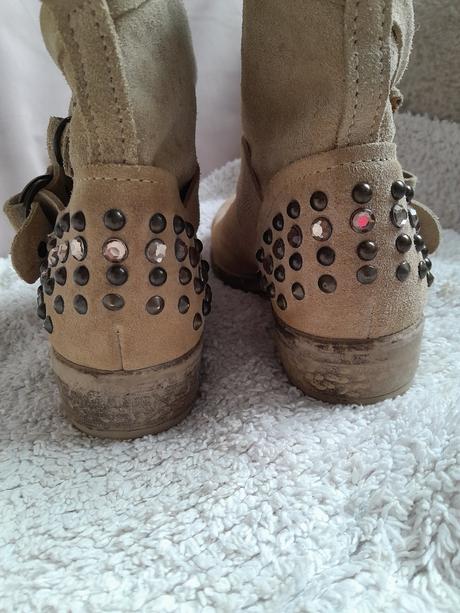 Nizke vybijane čižmičky primadonna - brusená koža, 38