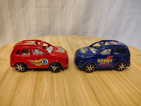 Set 2 ks plastových autíčok suv, modré a červené, 