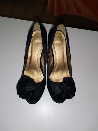 Lodičky s mašľou, 37