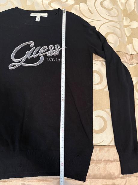 Sveter vrátane doporuč. poštovného, guess,s