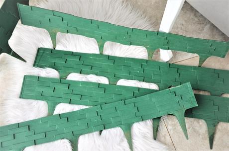 5 ks plastových obrubníkov, 