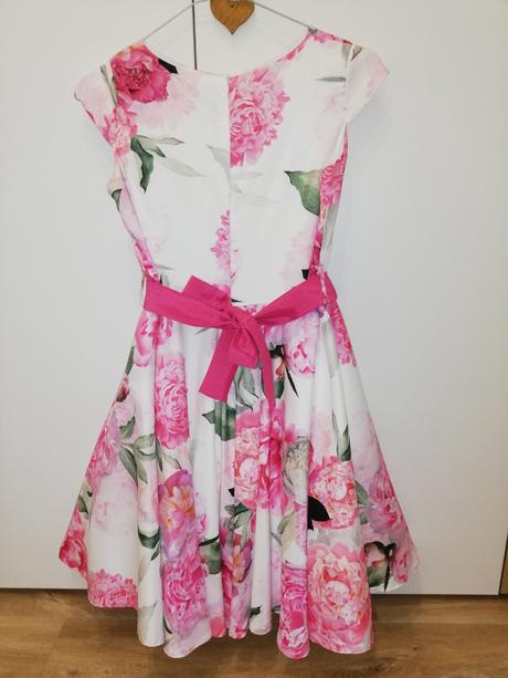 Slávnostné šaty, 152