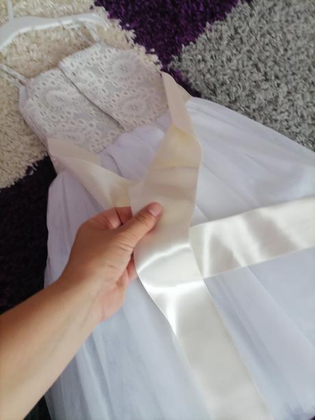 Nádherné slávnostné saty, 98