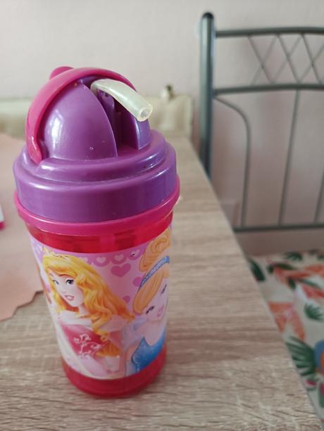 Fľaška na pitie so slamkou, 