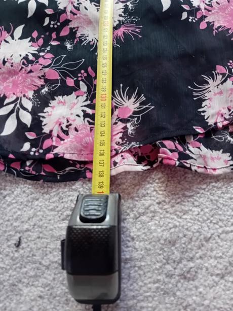 Šifónové šaty, 42