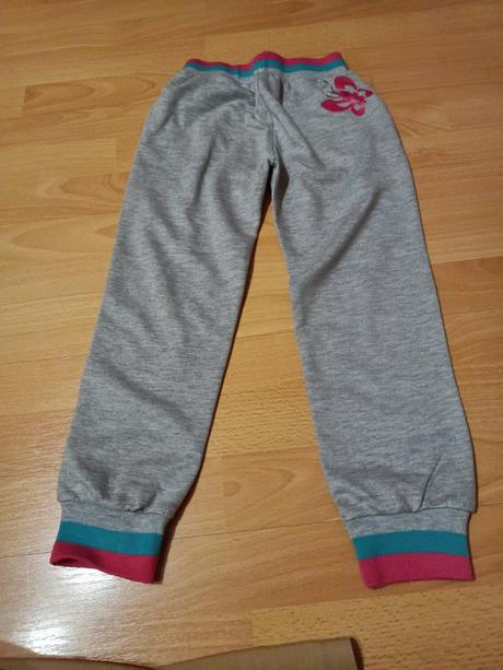 Dievčenské tepláky, 