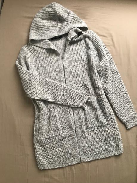 Dlhší sveter nenosený, s