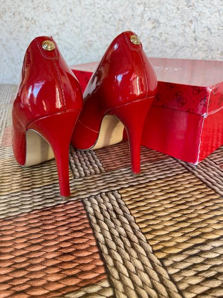 Lodičky guess, guess,37