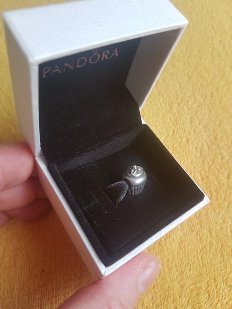 Pandora korálka/prívesok muffin/koláčik so zlatou, pandora