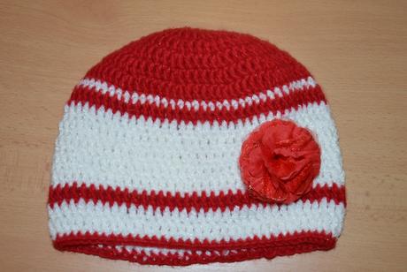 Háčkovaná čiapočka s kvetom, <50 - 158