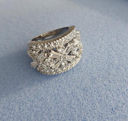 Zdobený dámsky prsteň, 