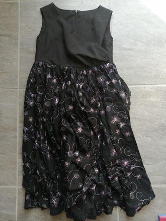 Kvalitné šaty s výšivkou v 152,12-13r.,podšité, 152