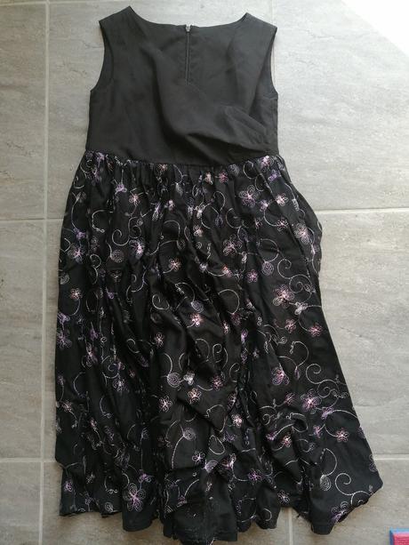 Kvalitné šaty s výšivkou v 152,12-13r.,podšité, 152