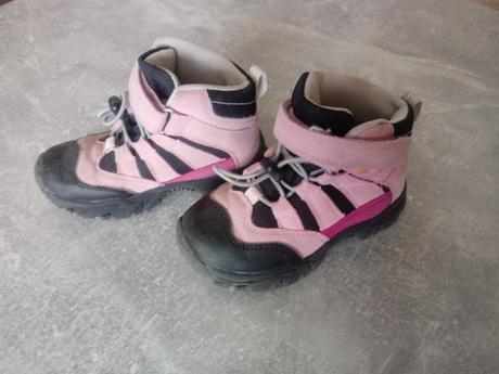 Trekove celoročne topanky, 25