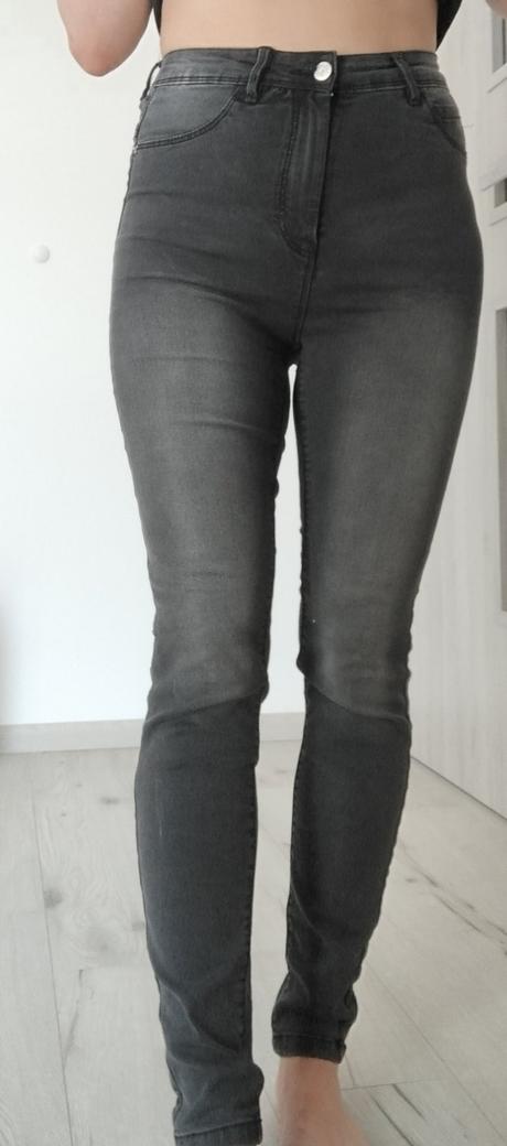 Čierne rifle s vysokým pásom, house,m