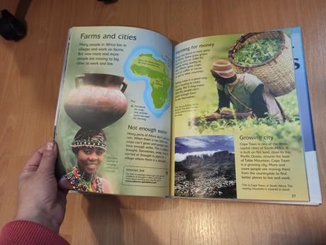 Usborne first atlas - internet linked, 