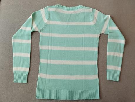 Bielo tyrkysový sveter, 38