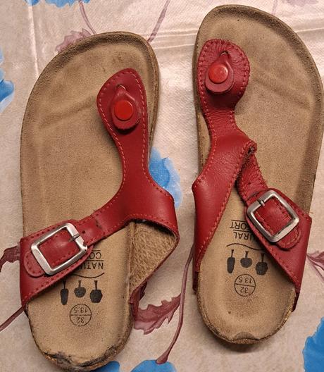 Dievčenské šlapky, 32