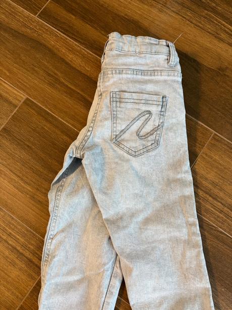 Svetlé slim rifle, 140