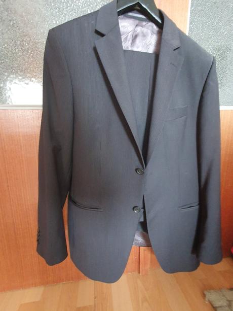 Predám moderný oblek zn.s oliver-regular fit 48, 48