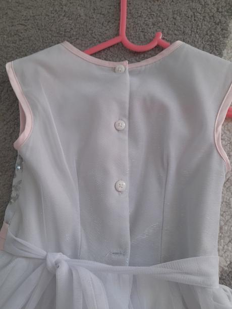 Nádherné spoločenské šatky, 98