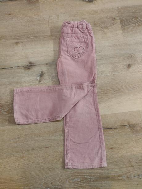 Nohavice a tunika, 104–116