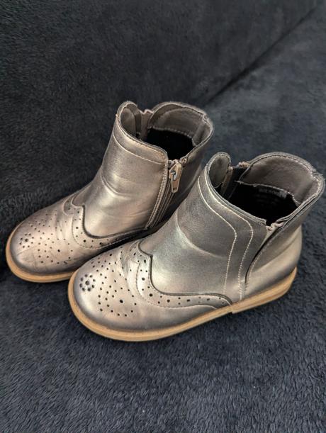 Prechodné čižmičky, 28