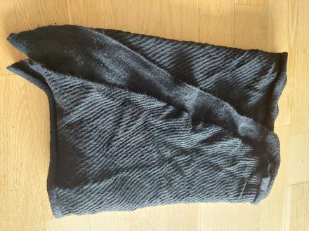 Čierny teplý šál s atypickým strihom, h&m